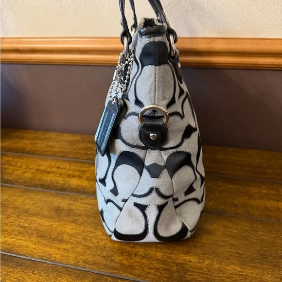 Coach Daisy Outline Signature Metallic Mia Shoulder Bag - Picture 5 of 10